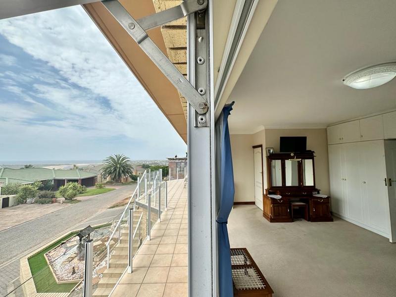 4 Bedroom Property for Sale in Stilbaai Wes Western Cape